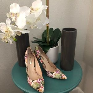 Guess Tropical Floral Pumps